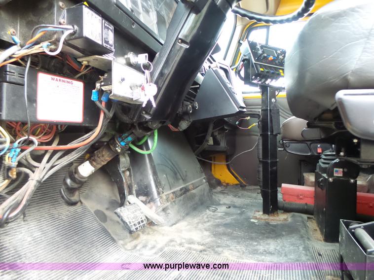 image for item L6078 2002 International F2554 dump truck