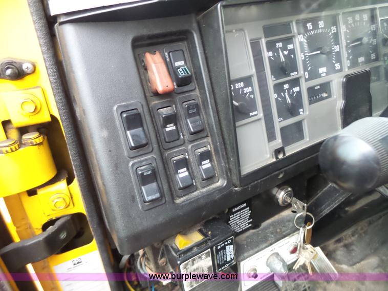 image for item L6078 2002 International F2554 dump truck