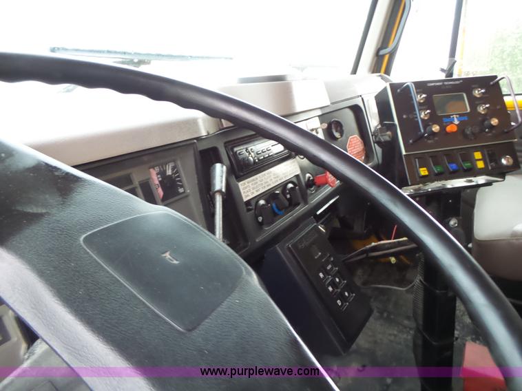 image for item L6078 2002 International F2554 dump truck