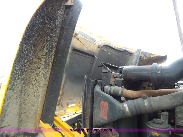 image for item L6078 2002 International F2554 dump truck