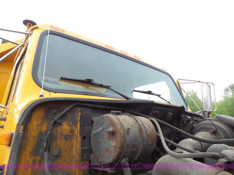 image for item L6078 2002 International F2554 dump truck