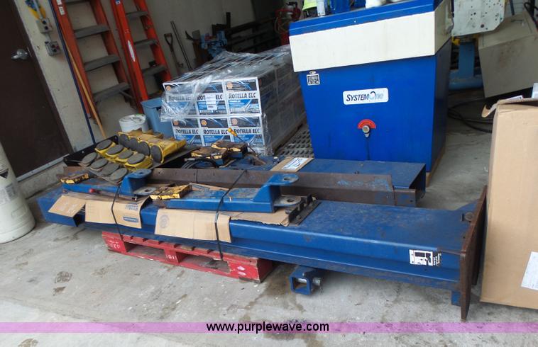 image for item L6079 Rotary vehicle lift