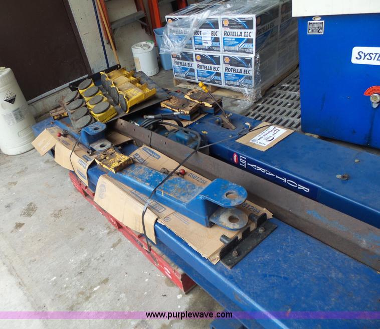 image for item L6079 Rotary vehicle lift