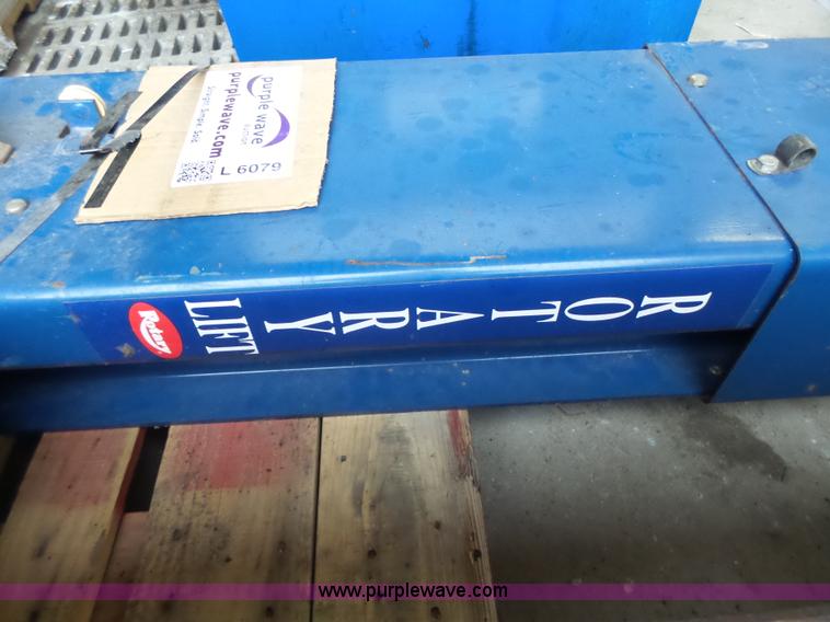 image for item L6079 Rotary vehicle lift