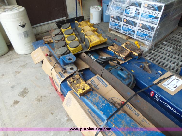 image for item L6079 Rotary vehicle lift