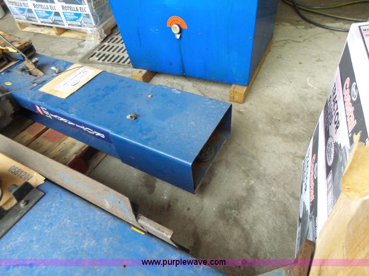 image for item L6079 Rotary vehicle lift