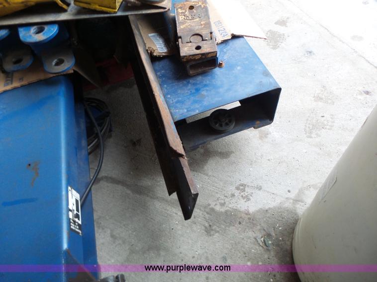 image for item L6079 Rotary vehicle lift