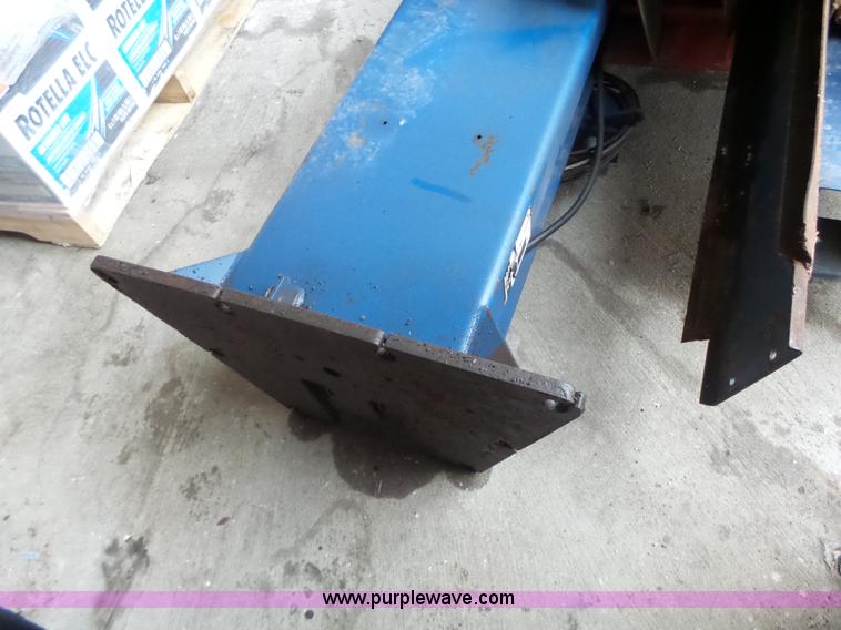 image for item L6079 Rotary vehicle lift