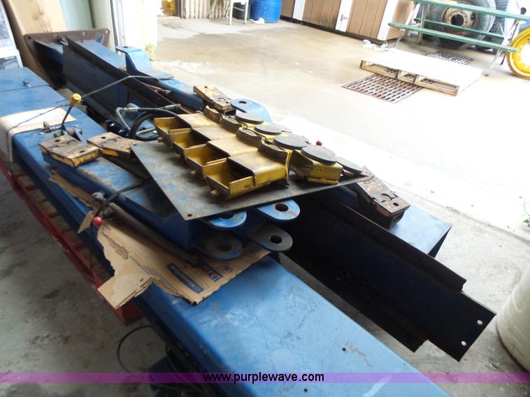 image for item L6079 Rotary vehicle lift