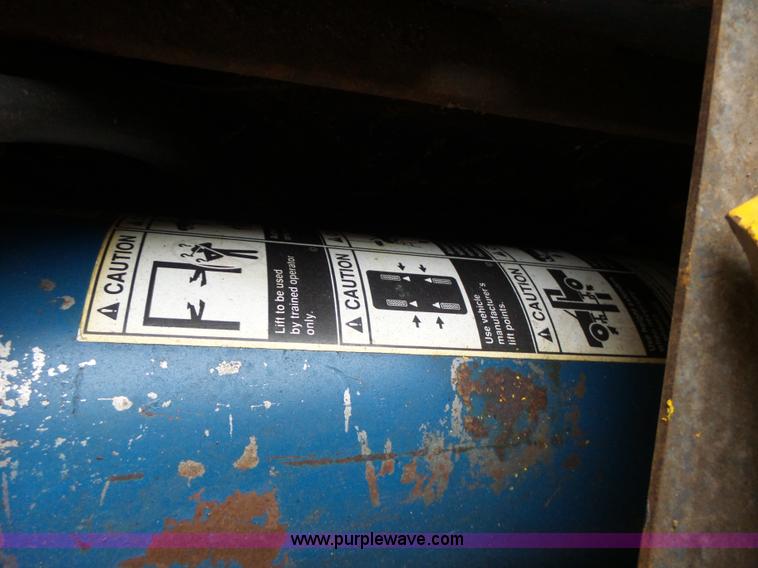 image for item L6079 Rotary vehicle lift