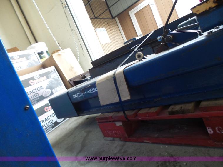 image for item L6079 Rotary vehicle lift