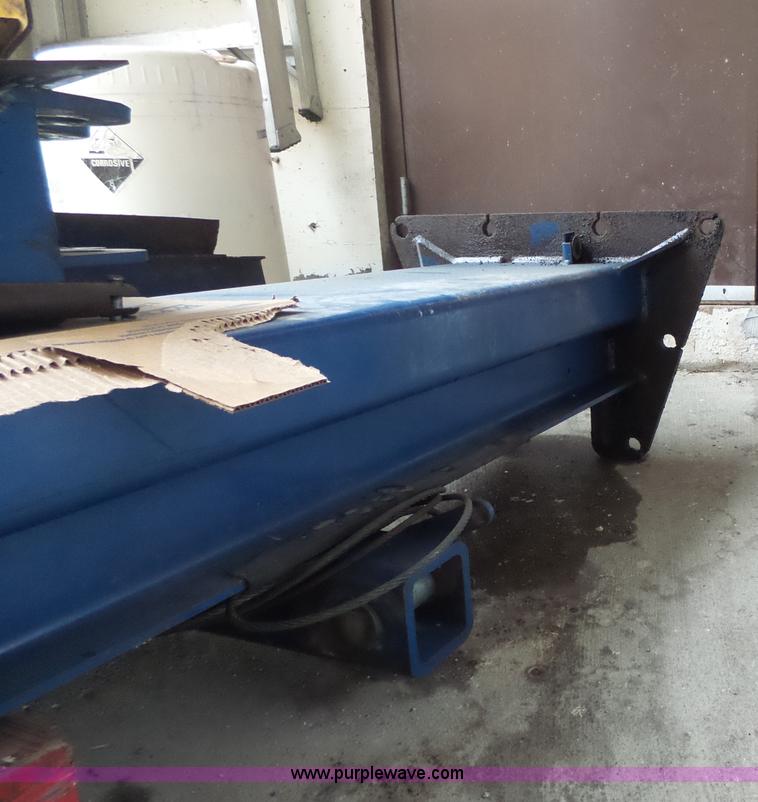 image for item L6079 Rotary vehicle lift