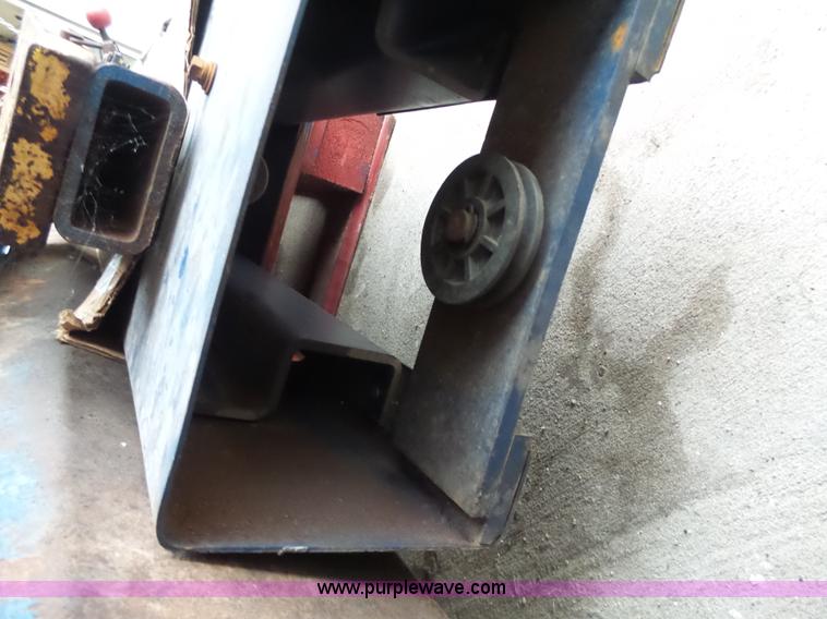 image for item L6079 Rotary vehicle lift