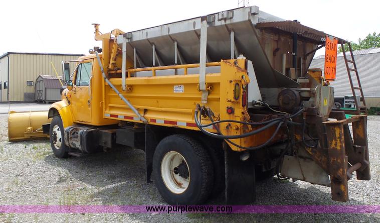image for item L6080 2002 International 4900 dump truck