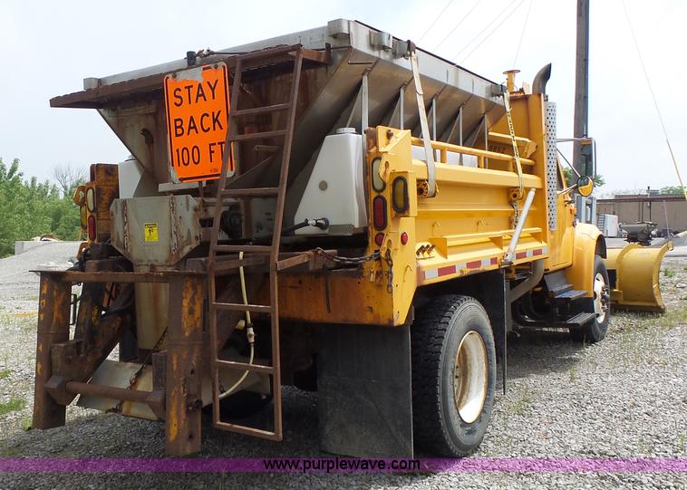 image for item L6080 2002 International 4900 dump truck