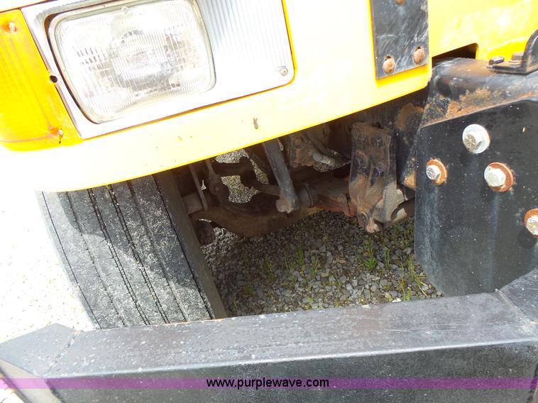 image for item L6080 2002 International 4900 dump truck