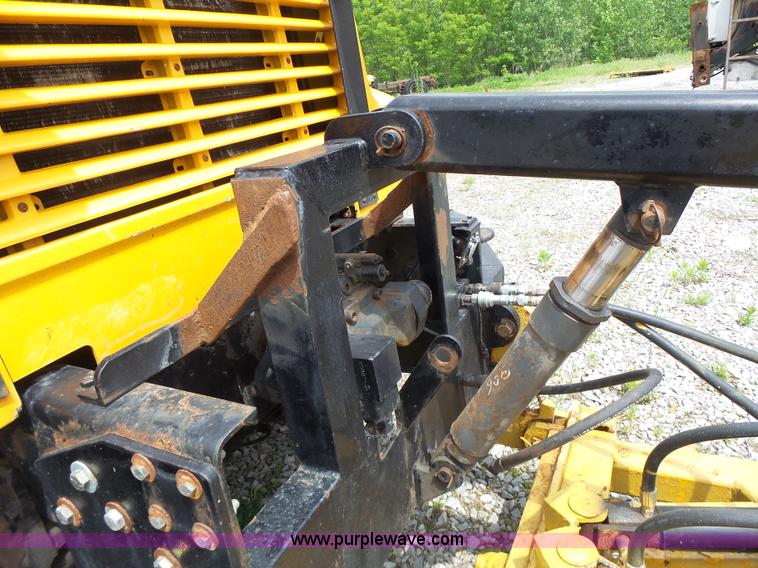 image for item L6080 2002 International 4900 dump truck