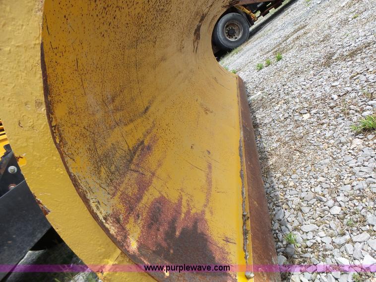 image for item L6080 2002 International 4900 dump truck