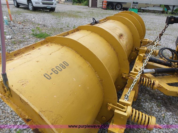 image for item L6080 2002 International 4900 dump truck