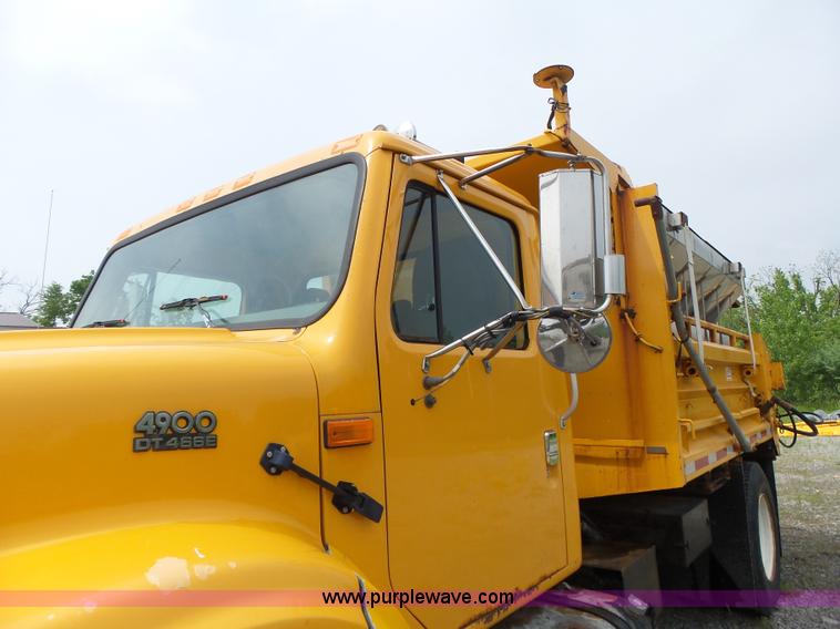 image for item L6080 2002 International 4900 dump truck