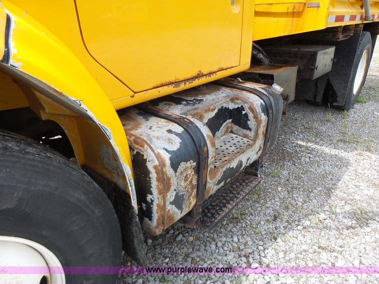 image for item L6080 2002 International 4900 dump truck