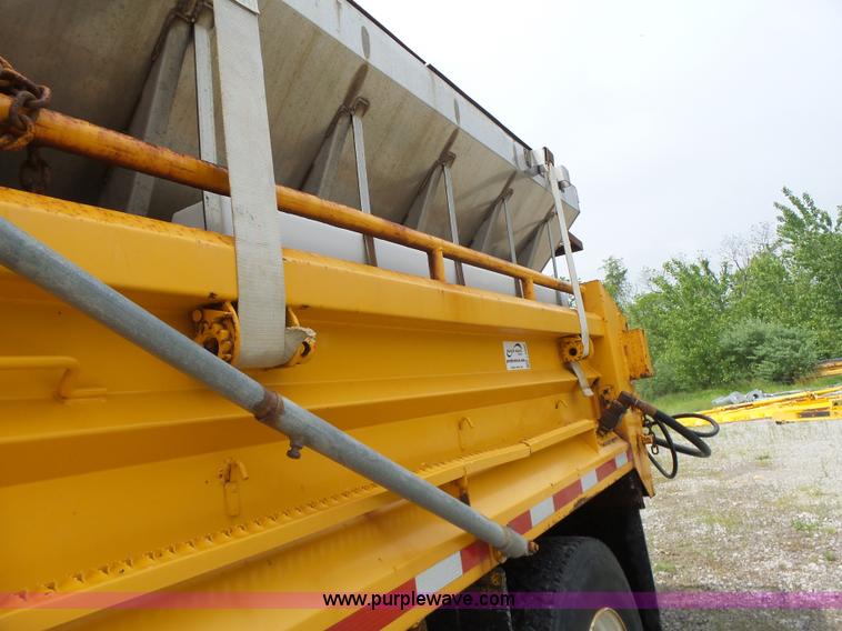 image for item L6080 2002 International 4900 dump truck