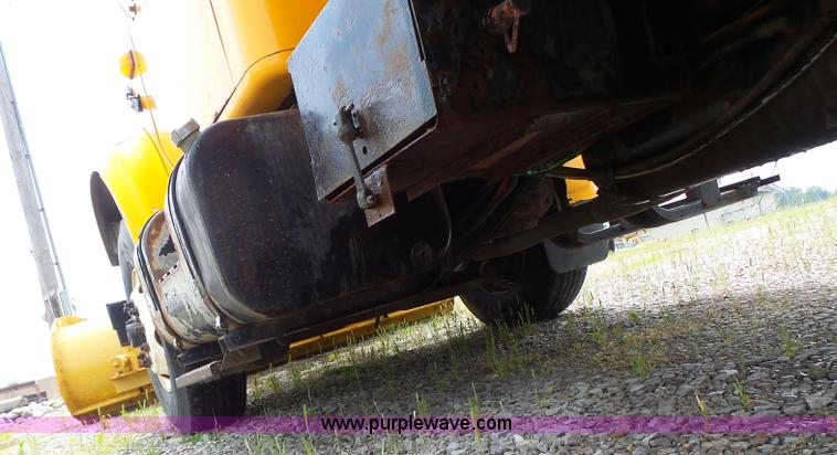 image for item L6080 2002 International 4900 dump truck