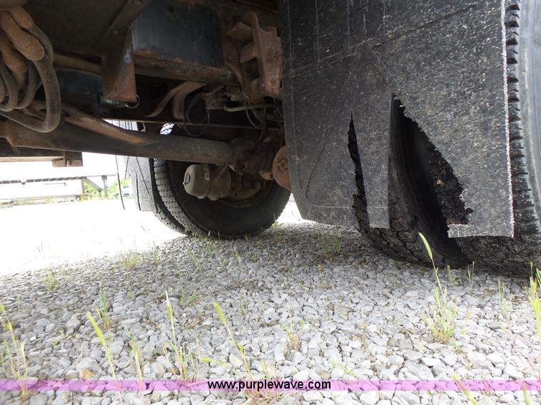 image for item L6080 2002 International 4900 dump truck