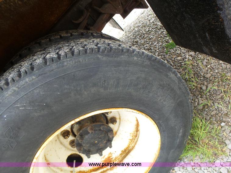 image for item L6080 2002 International 4900 dump truck