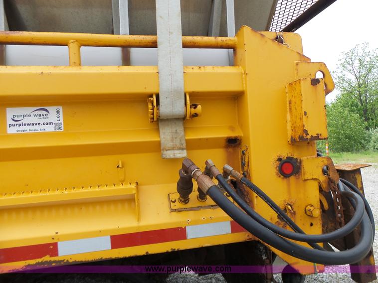 image for item L6080 2002 International 4900 dump truck