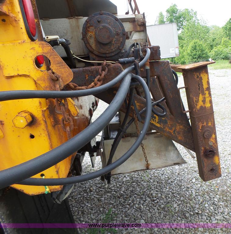 image for item L6080 2002 International 4900 dump truck