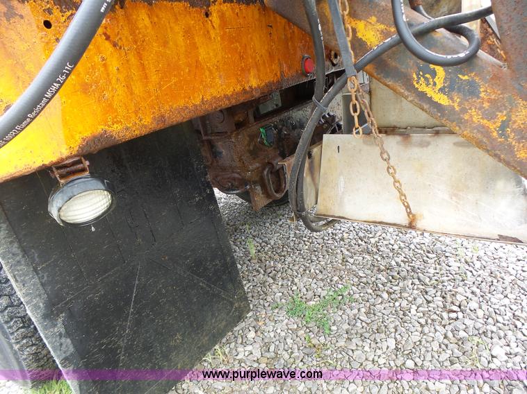image for item L6080 2002 International 4900 dump truck