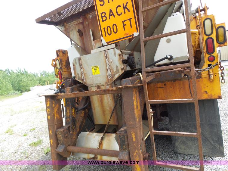 image for item L6080 2002 International 4900 dump truck