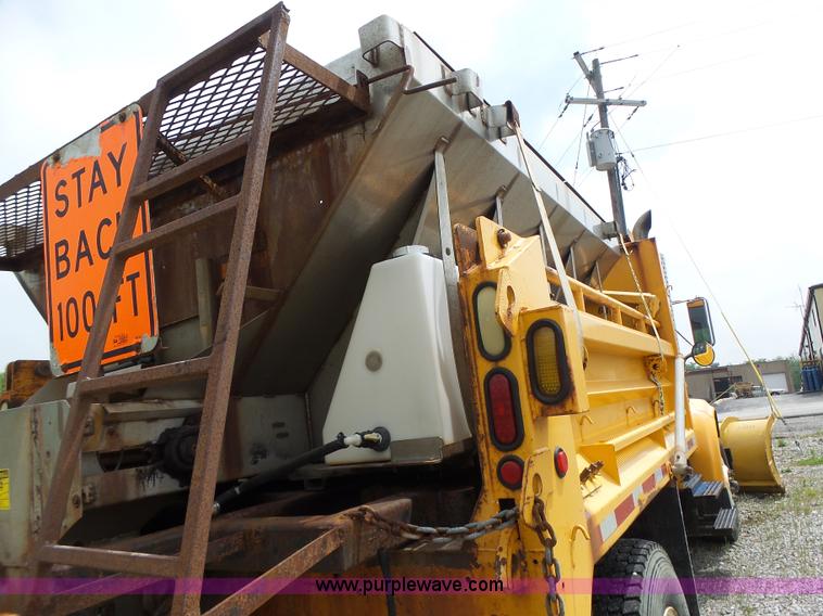 image for item L6080 2002 International 4900 dump truck