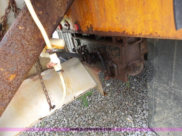 image for item L6080 2002 International 4900 dump truck