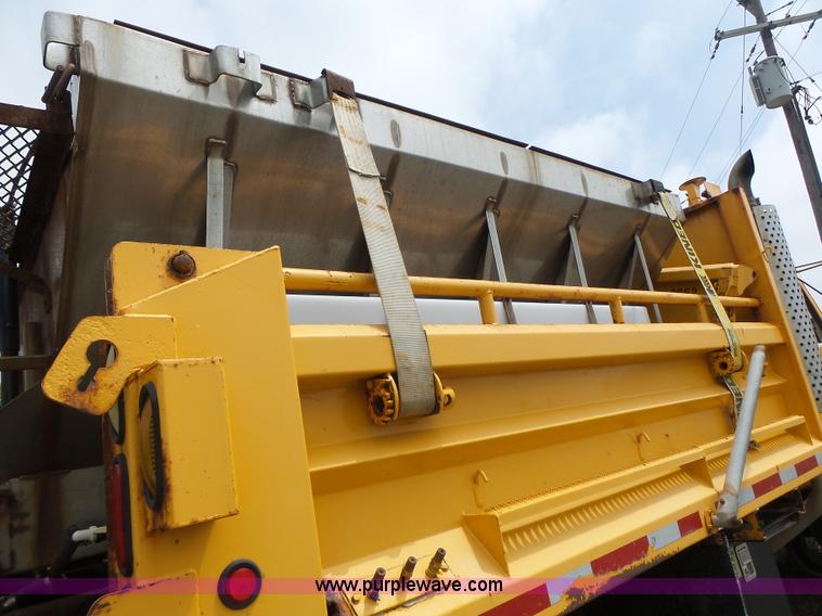 image for item L6080 2002 International 4900 dump truck