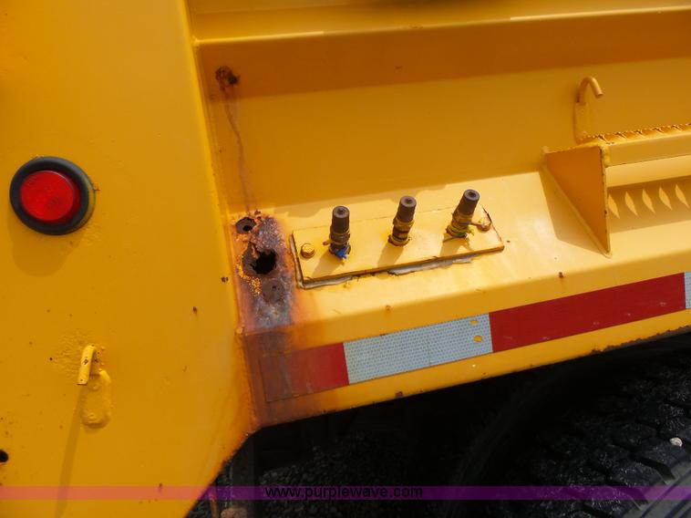 image for item L6080 2002 International 4900 dump truck