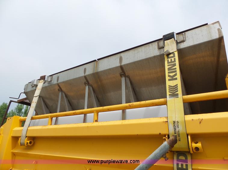 image for item L6080 2002 International 4900 dump truck