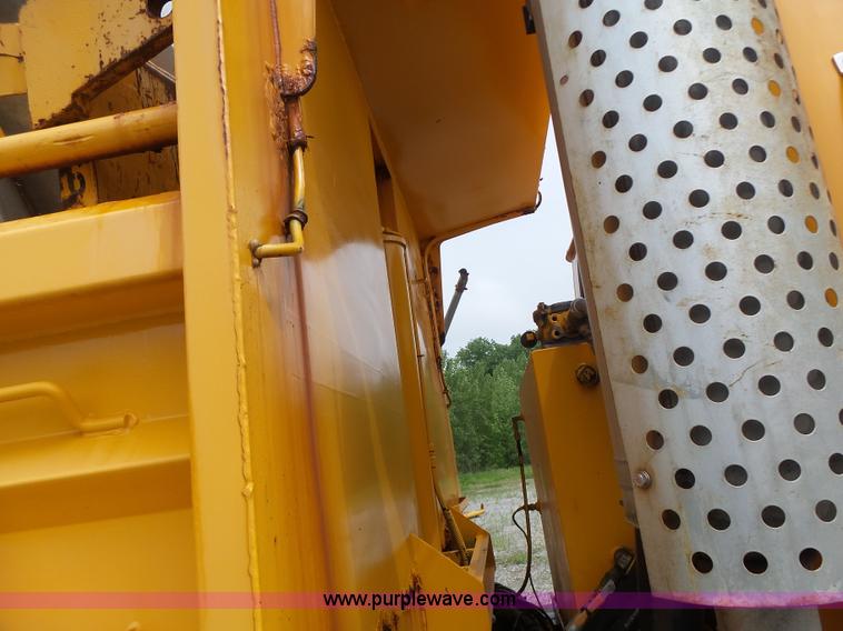 image for item L6080 2002 International 4900 dump truck