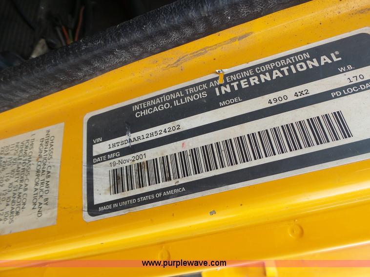 image for item L6080 2002 International 4900 dump truck