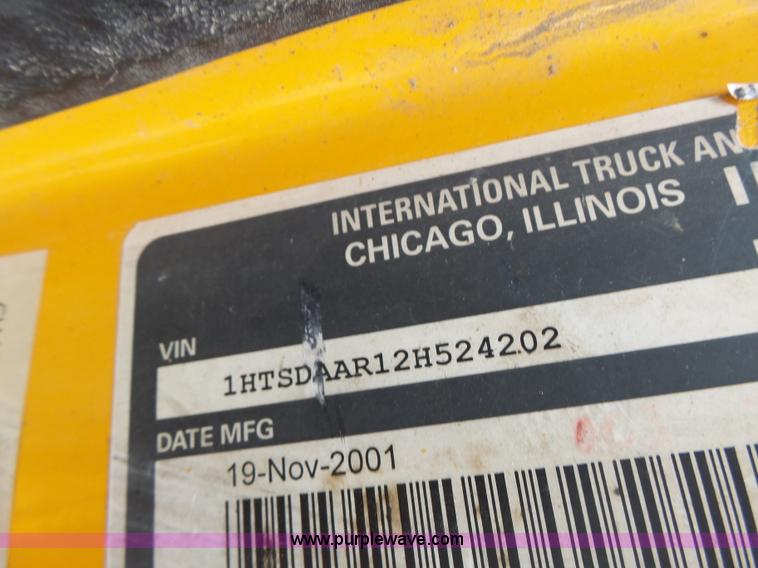 image for item L6080 2002 International 4900 dump truck