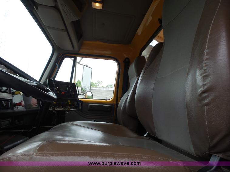 image for item L6080 2002 International 4900 dump truck