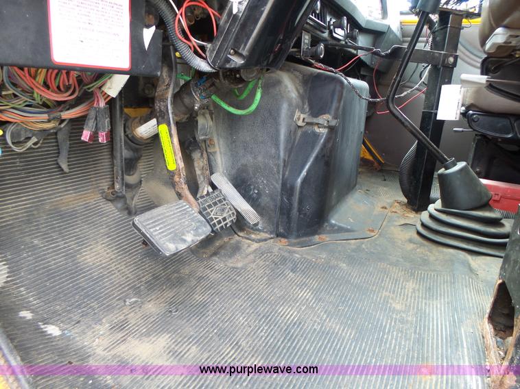 image for item L6080 2002 International 4900 dump truck