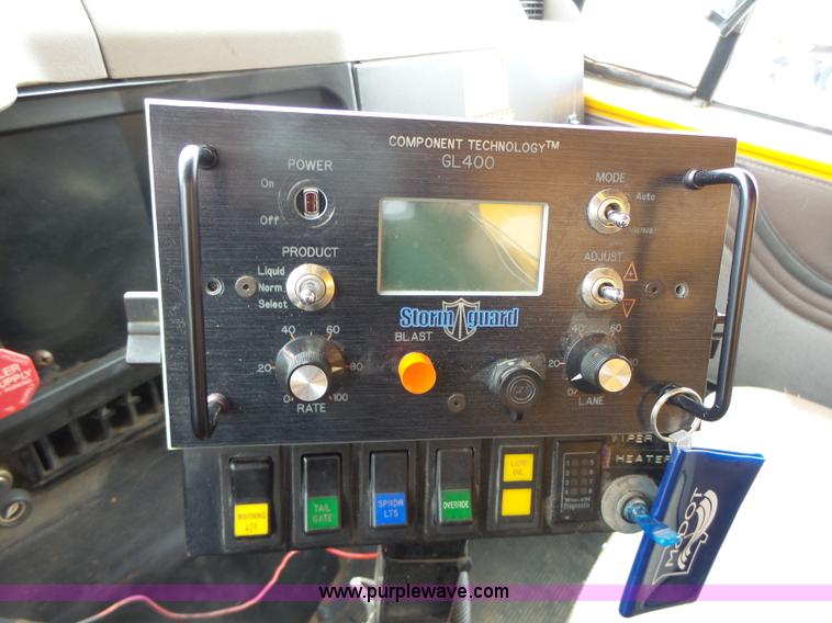 image for item L6080 2002 International 4900 dump truck