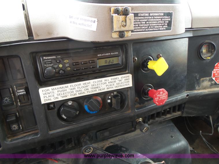 image for item L6080 2002 International 4900 dump truck