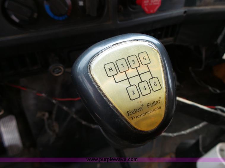 image for item L6080 2002 International 4900 dump truck