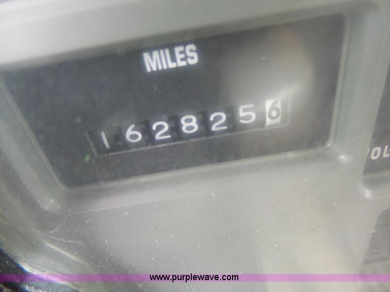 image for item L6080 2002 International 4900 dump truck