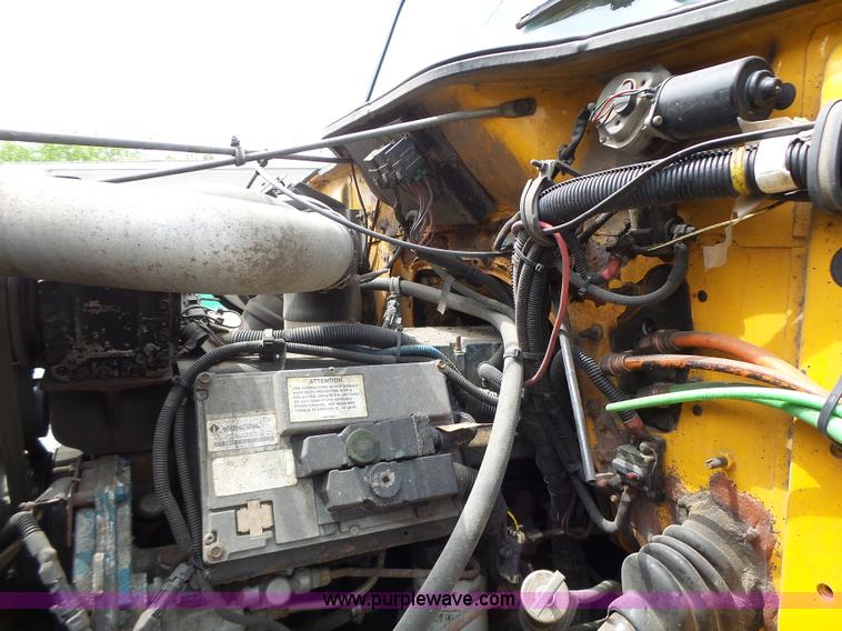 image for item L6080 2002 International 4900 dump truck