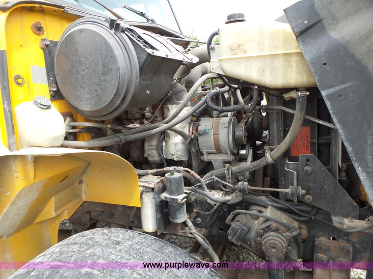 image for item L6080 2002 International 4900 dump truck