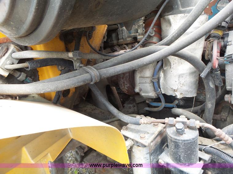 image for item L6080 2002 International 4900 dump truck